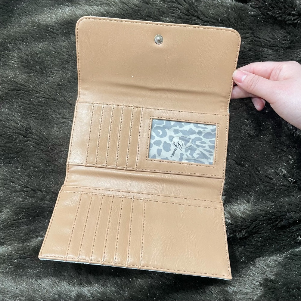 Guess White Continental Wallet - Picture 4 of 5